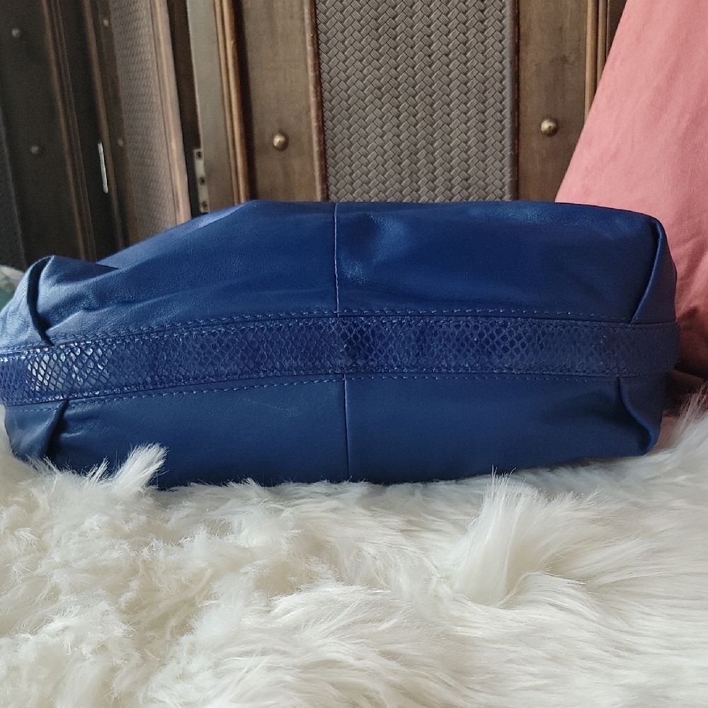 Coach Penelope Shoulder Bag - Picture 6 of 10
